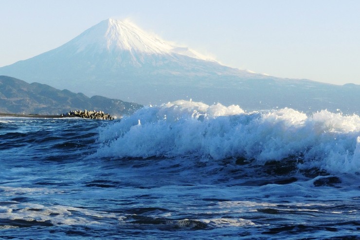三保の松原の海と富士山