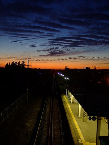 夕暮れのホーム