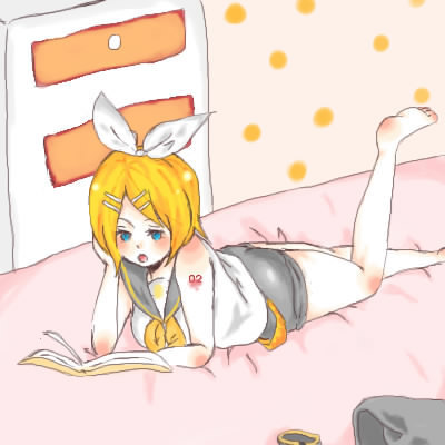 雑誌を読むリンちゃん。