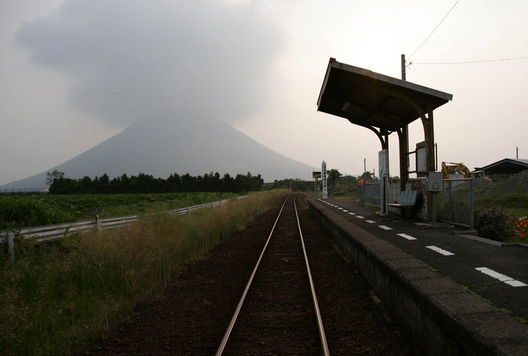 素材用写真_無人駅