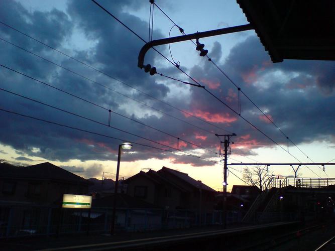 駅、電車、夕暮れにて