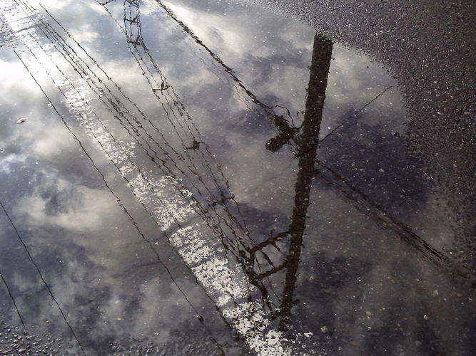 水たまりの空