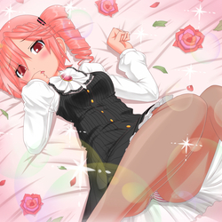 ベッドに寝ながらセクシーが恥ずかしそうなお嬢様テト様